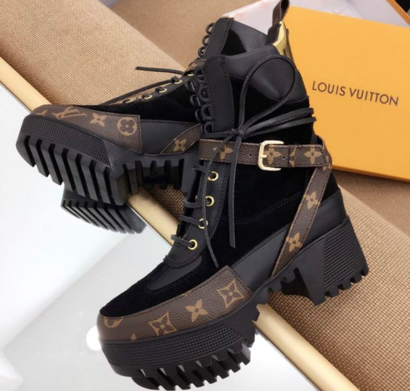 Buy Louis Vuitton Wmns Laureate Platform Dessert Boot 'Black